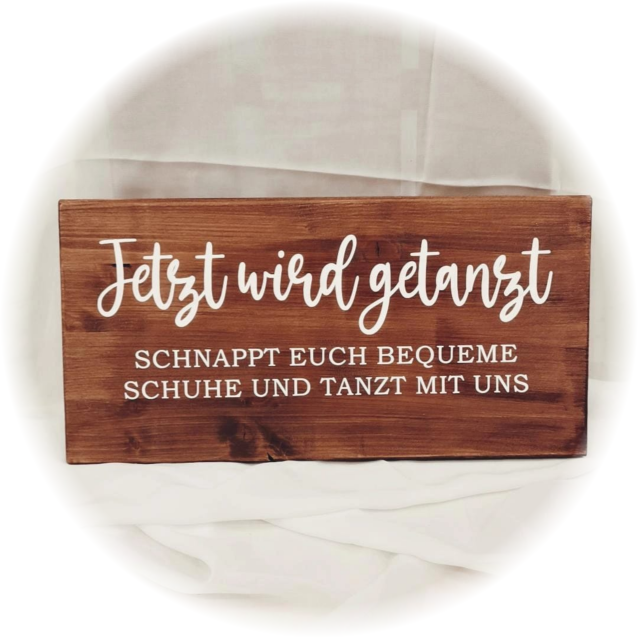 Holzschild - Jetzt wird getanzt - dunkles Holz