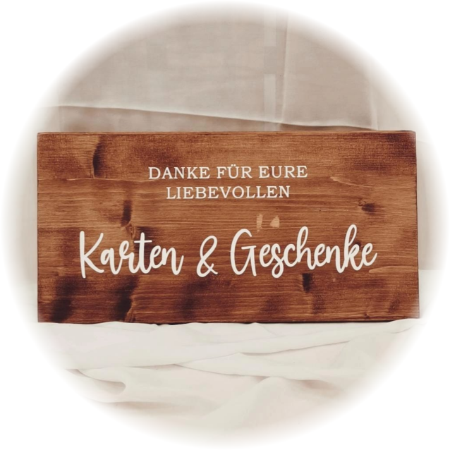 Holzschild - Geschenketisch - dunkles Holz